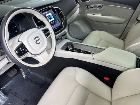 Used 2023 Volvo XC90 B5 Plus w/ Protection Package Premier AWD/4WD image 4