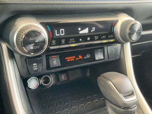 Used 2022 Toyota RAV4 SE w/ SE Grade Weather Package AWD/4WD image 16