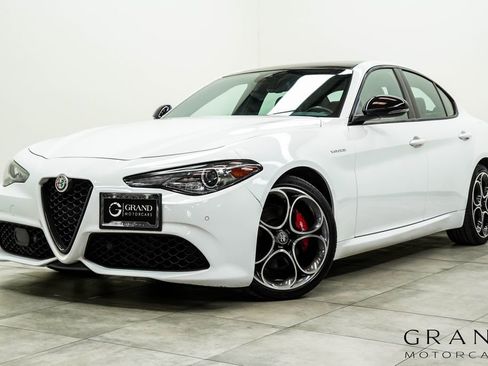 Used 2023 Alfa Romeo Giulia Veloce AWD/4WD image 1