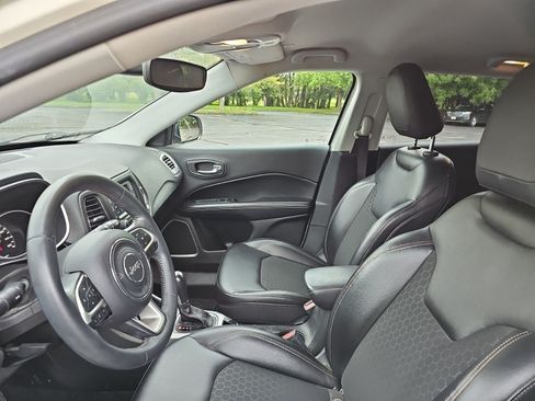 Used 2018 Jeep Compass Latitude FWD image 18