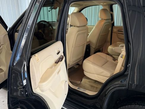 Used 2007 Cadillac Escalade AWD w/ Information Package image 12