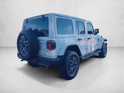 Used 2025 Jeep Wrangler Sahara w/ Technology Group image 8