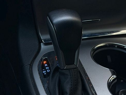Used 2019 Jeep Grand Cherokee Laredo w/ Security & Convenience Group AWD/4WD image 19