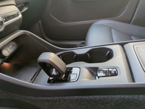 Used 2025 Volvo XC40 B5 Core image 26