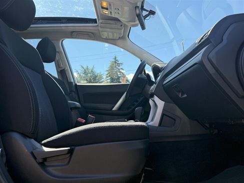 Used 2018 Subaru Forester 2.5i Premium AWD/4WD image 16