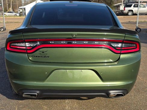 Used 2019 Dodge Charger SXT w/ Blacktop Package image 4