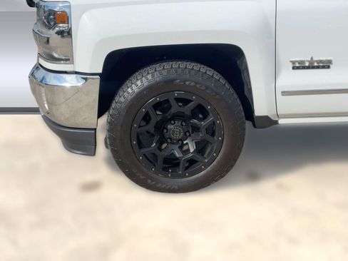 Used 2018 Chevrolet Silverado 1500 LTZ w/ Texas Edition image 11