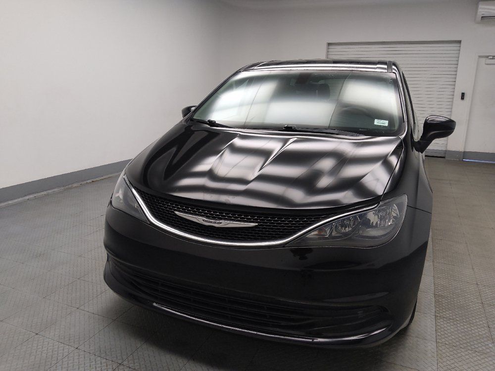 Used 2017 Chrysler Pacifica LX FWD image 15