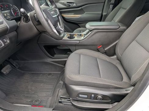 Used 2023 GMC Acadia SLE w/ Driver Convenience Package FWD image 15