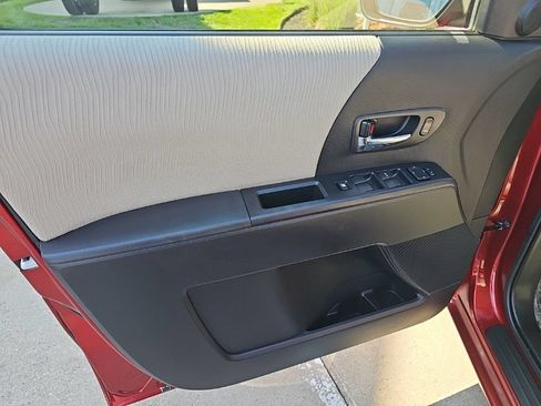 Used 2010 MAZDA MAZDA5 Sport FWD image 17