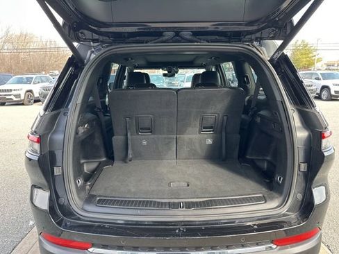 Certified 2024 Jeep Grand Cherokee L Limited w/ Luxury Tech Group II image 18