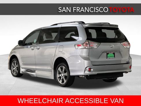 Used 2017 Toyota Sienna SE image 8