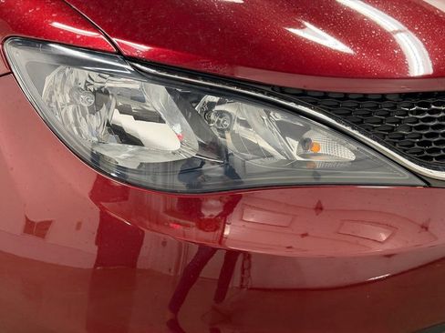 Used 2017 Chrysler Pacifica Touring image 11