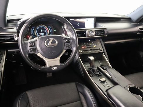 Used 2019 Lexus IS 300 image 2