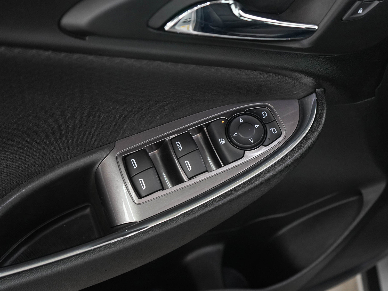 Used 2019 Chevrolet Malibu Hybrid FWD image 18