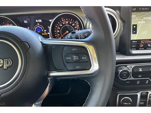 Used 2023 Jeep Wrangler Unlimited Sahara AWD/4WD image 12