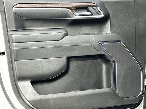 Used 2025 GMC Sierra 1500 SLE image 22