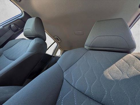 Used 2025 Toyota Corolla Cross LE image 15