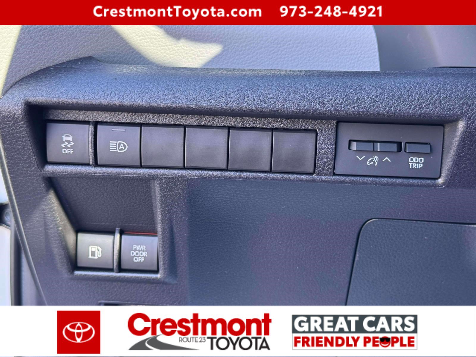 Used 2025 Toyota Sienna XLE w/ XLE Plus Package AWD/4WD image 14