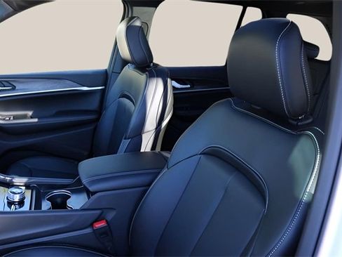 New 2025 Jeep Grand Cherokee Limited image 12