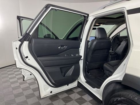 Used 2023 Nissan Pathfinder SL w/ SL Premium Package FWD image 42