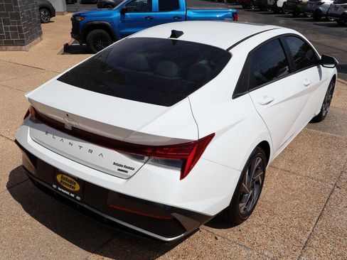 New 2025 Hyundai Elantra Limited image 6