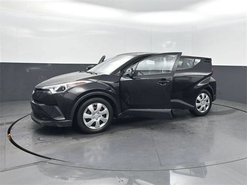 Used 2019 Toyota C-HR LE image 34