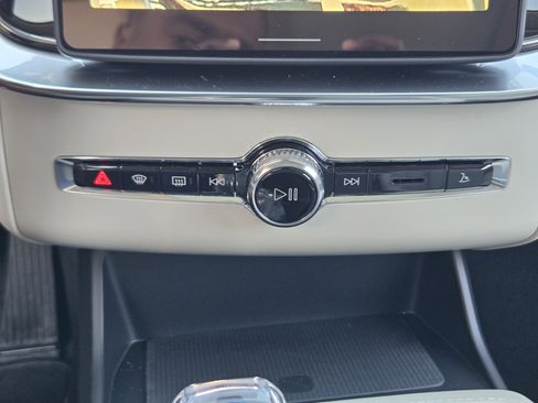 New 2026 Volvo XC90 B6 Ultra w/ Protection Package image 22