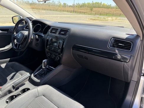 Used 2015 Volkswagen Jetta SEL FWD image 23