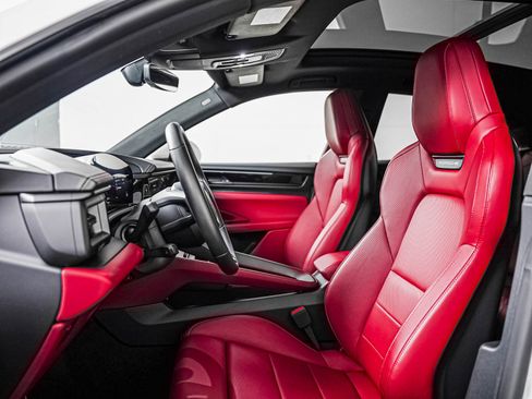 Certified 2025 Porsche Macan 4S Electric w/ Premium Package AWD/4WD image 5
