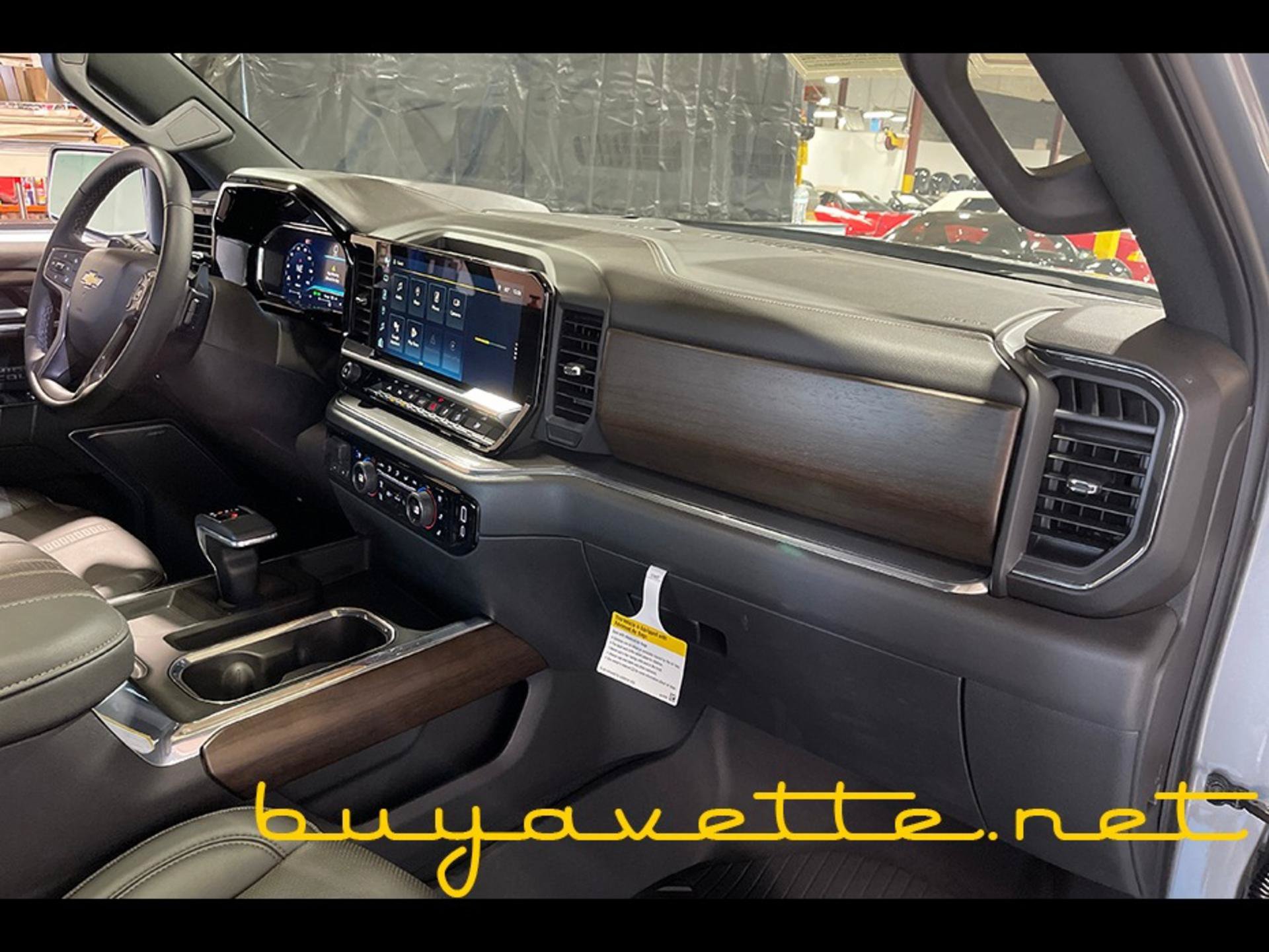 Used 2025 Chevrolet Silverado 1500 High Country w/ Technology Package AWD/4WD image 14