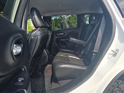 Used 2019 Jeep Cherokee Trailhawk w/ Cold Weather Group image 26