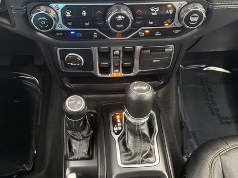 Used 2025 Jeep Wrangler Unlimited Sahara w/ Safety Group AWD/4WD image 23