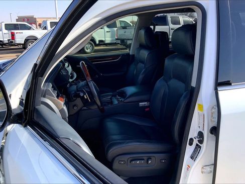 Used 2017 Lexus LX 570 4WD w/ Luxury Package image 8