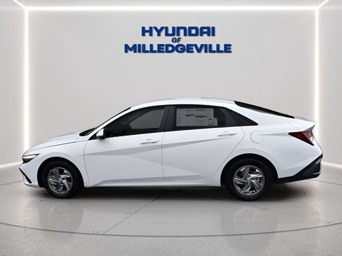 New 2026 Hyundai Elantra SE FWD image 2