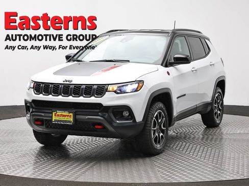 Used 2025 Jeep Compass Trailhawk AWD/4WD image 1