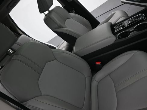 Used 2024 Honda Pilot Touring image 11