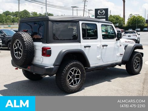 Used 2025 Jeep Wrangler Unlimited Rubicon w/ Convenience Group AWD/4WD image 4