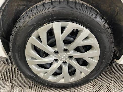 Used 2018 Toyota Corolla LE image 12