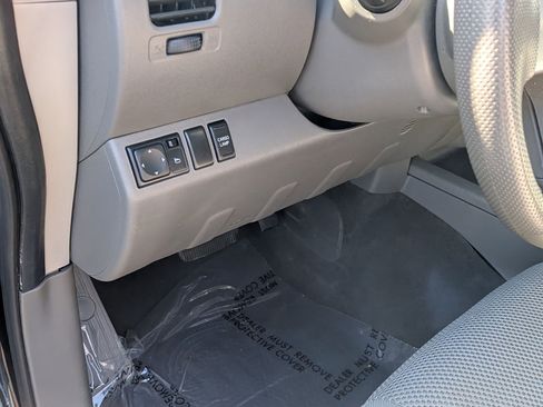 Used 2021 Nissan Frontier SV w/ Midnight Edition Floor Mats RWD image 17