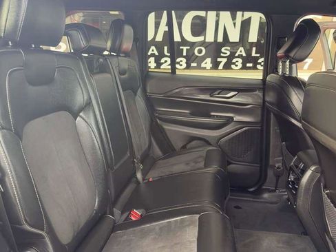 Used 2023 Jeep Grand Cherokee Altitude image 26