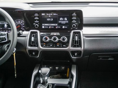 Certified 2023 Kia Sorento LX FWD image 16