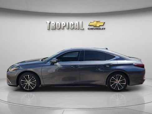 Used 2022 Lexus ES 350 w/ Premium Package FWD image 2