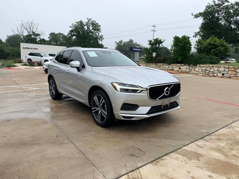 Used 2019 Volvo XC60 T5 Momentum w/ Premium Package FWD image 7