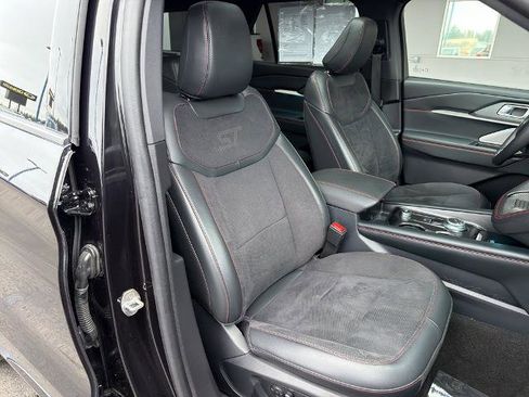 Certified 2025 Ford Explorer ST image 9