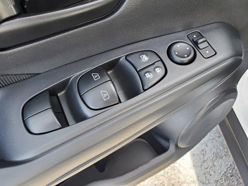 Certified 2025 Nissan Kicks Play S image 17