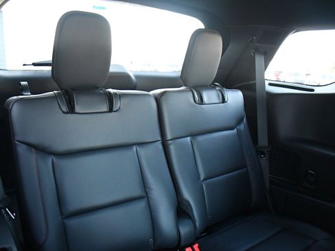 New 2026 Ford Explorer ST-Line w/ ST-Line Street Pack image 18