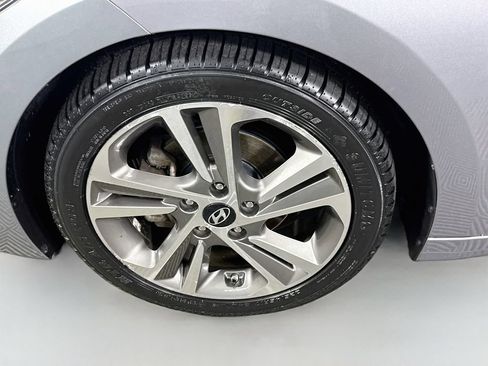 Used 2017 Hyundai Elantra Limited FWD image 31