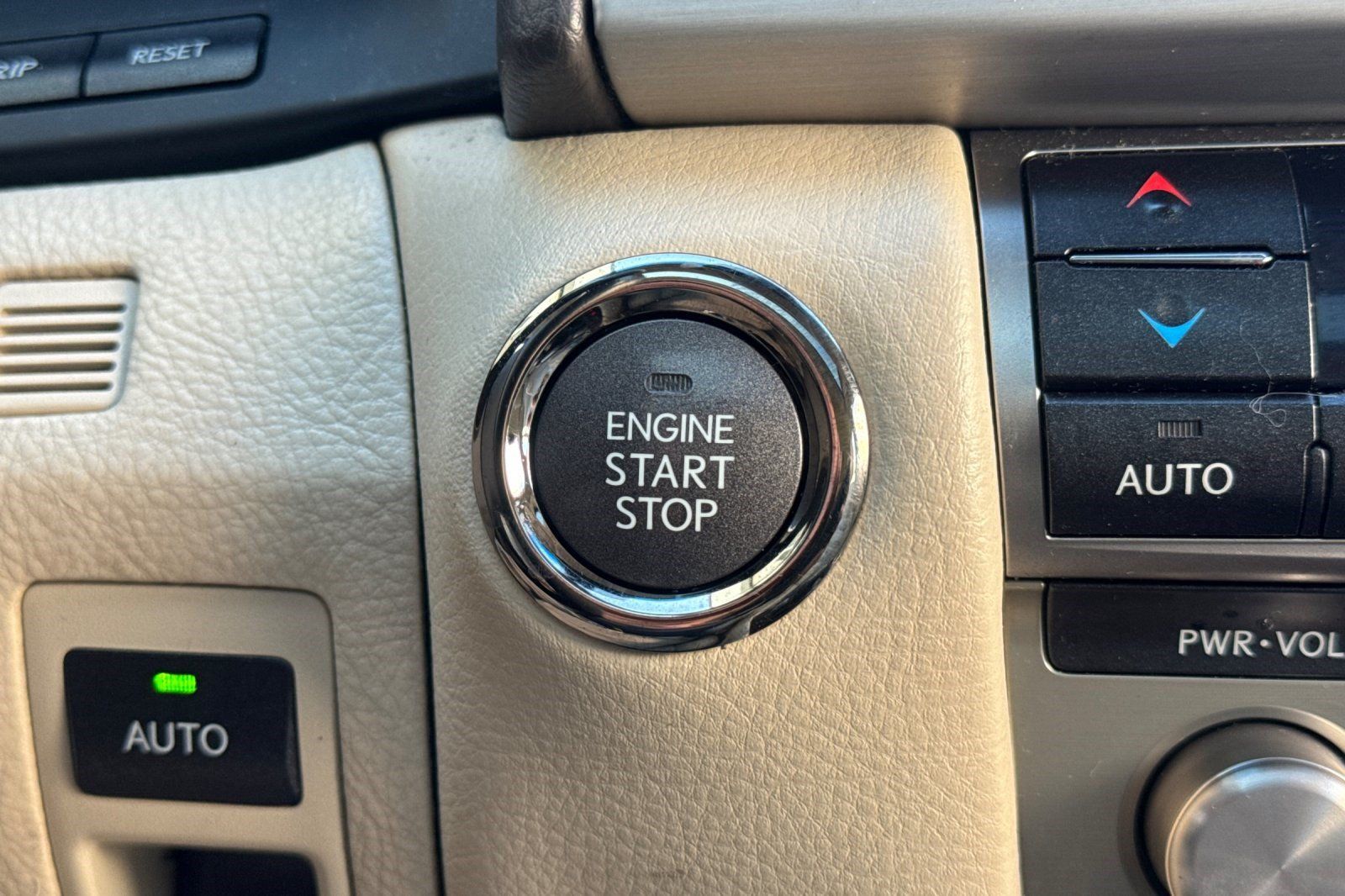 Used 2013 Lexus LS 460 w/ Comfort Pkg RWD image 17