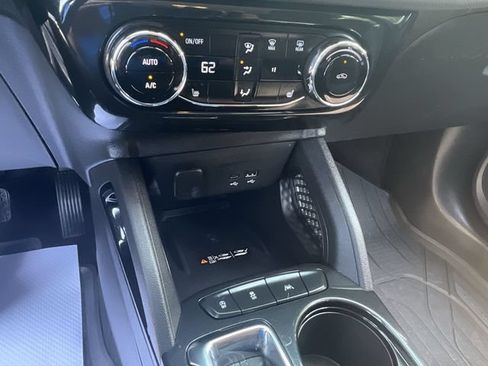 Certified 2024 Chevrolet TrailBlazer LT w/ Convenience Package FWD image 17